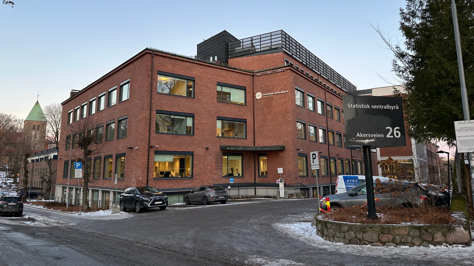 Statistisk sentralbyrås bygning og skilt i Akersveien 26 i Oslo.